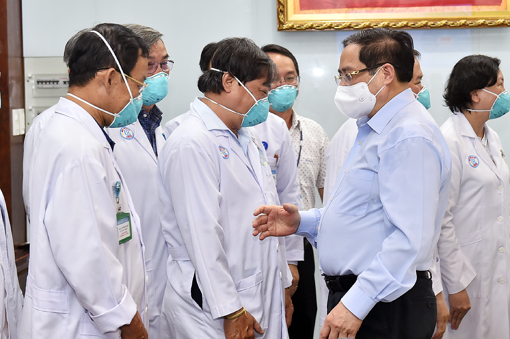 Thủ tướng Phạm Minh Chính gửi thư khen những “chiến sĩ áo trắng” ở tuyến đầu chống dịch