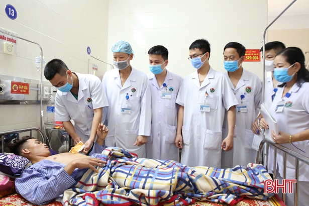 Bệnh viện Đa khoa Hà Tĩnh “báo động đỏ”, cứu sống bệnh nhân bị vật nhọn đâm thấu tim