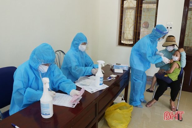 Gần 600 người đến thăm khám tại BVĐK Hà Tĩnh trong sáng đầu tiên mở lại toàn bộ hoạt động