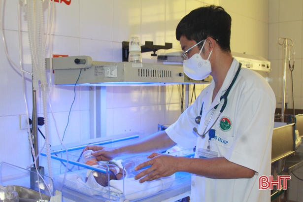 Cứu sống nhiều trẻ sinh non trong điều kiện phòng dịch nghiêm ngặt ở BVĐK Hà Tĩnh