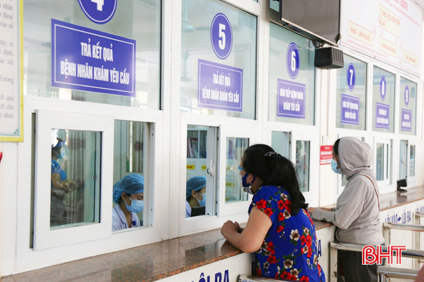 Gần 600 người đến thăm khám tại BVĐK Hà Tĩnh trong sáng đầu tiên mở lại toàn bộ hoạt động