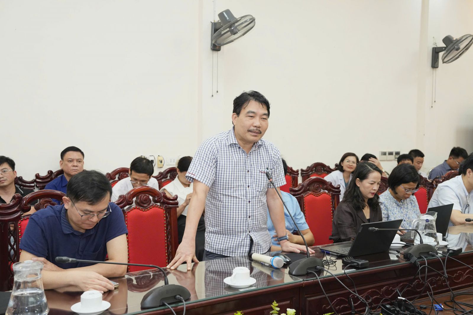 Các bác sĩ BVĐK tỉnh kiến nghị một số nội dung liên quan đến chuyển giao, phát triển các kỹ thuật mới, kỹ thuật chuyên sâu. bqbht_br_img-7602a.jpg